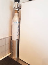 Load image into Gallery viewer, Pressure reducer for 425g standard CO2 gas bottles
